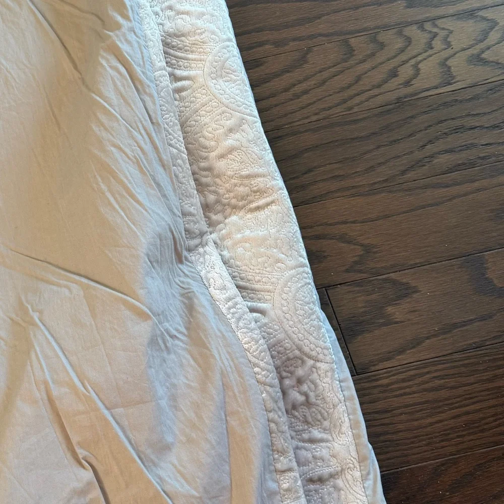 New! TAHARI HOME Velvet Silver Grey Embossed Medallion King Duvet Cover